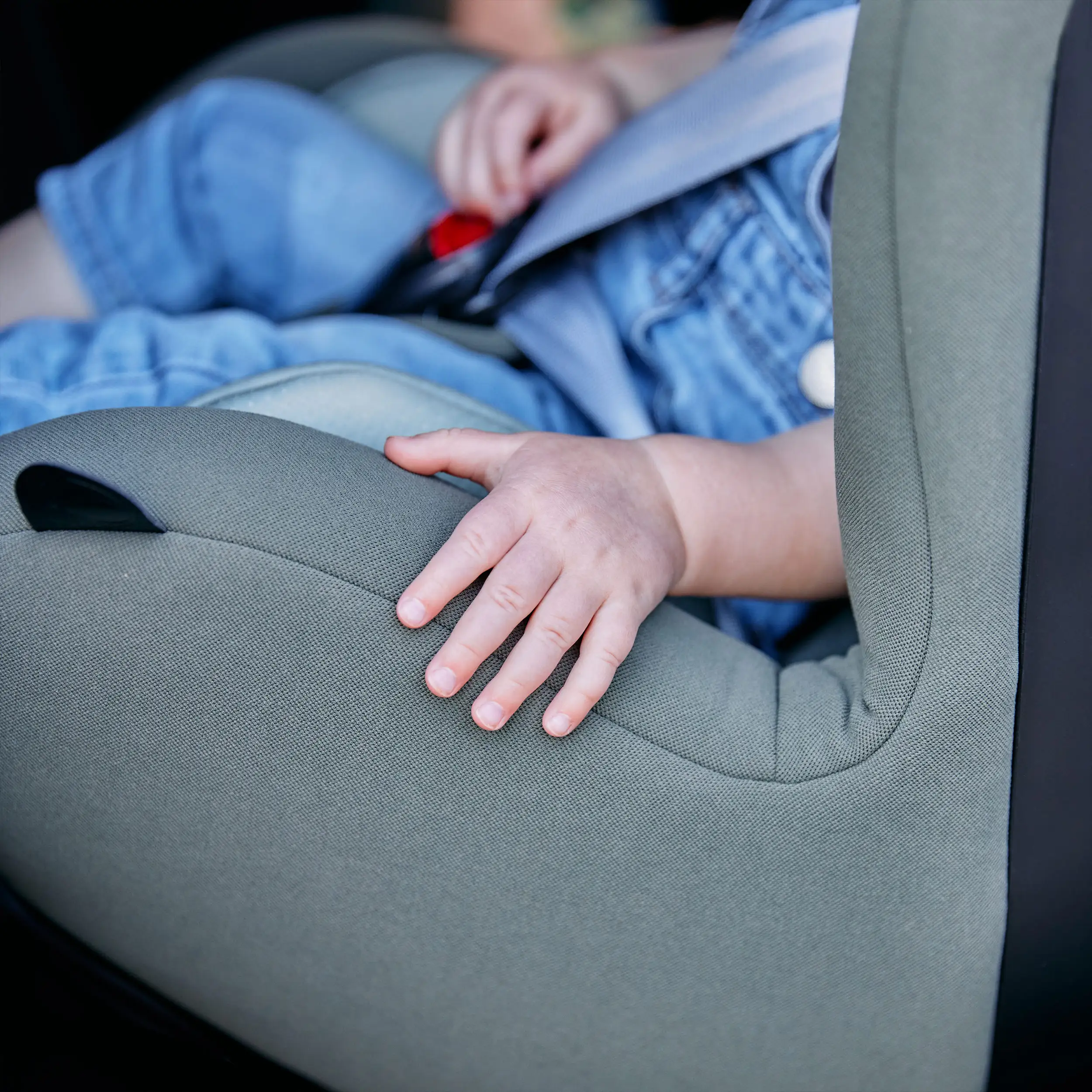 Fotelik samochodowy Lily i-Size z obrotową bazą ISOFIX Root - Sage