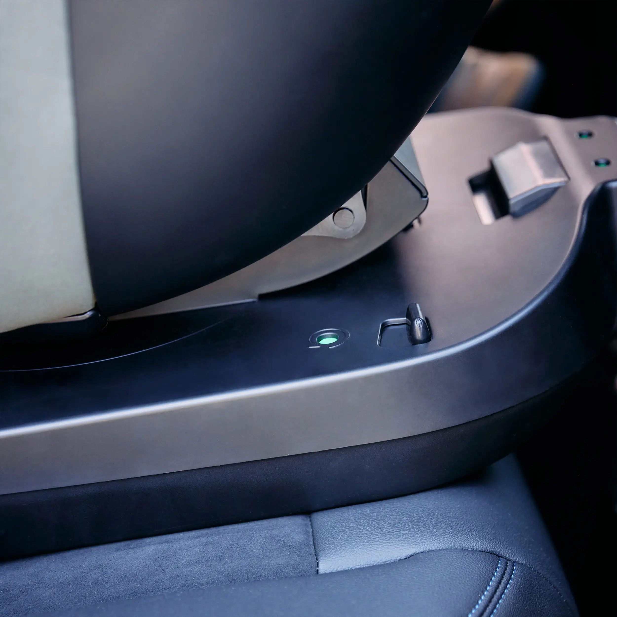 Fotelik samochodowy Lily i-Size z obrotową bazą ISOFIX Root - Sage