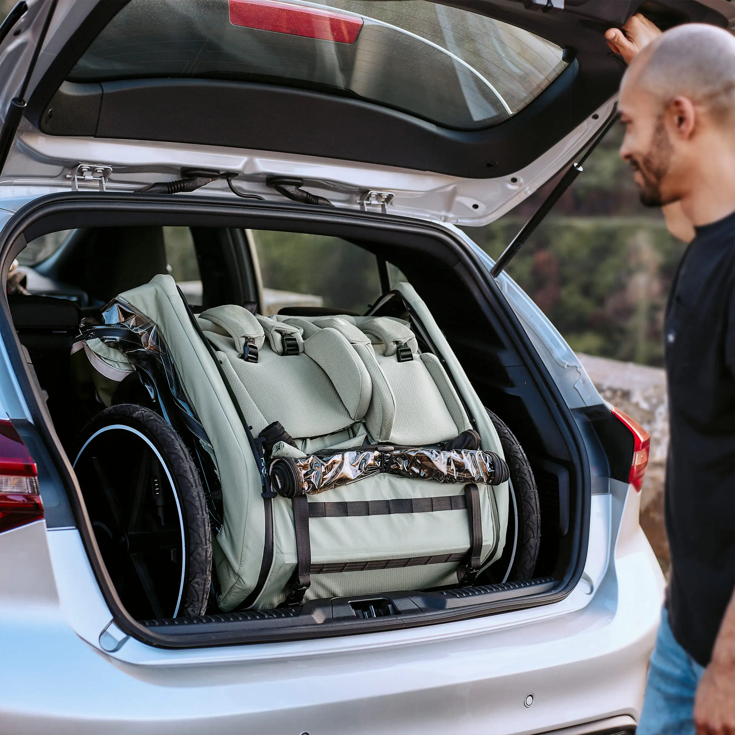 Przyczepka rowerowa Tour 2 z 2 wygodnymi fotelikami i Kołami pneumatycznymi – Olive