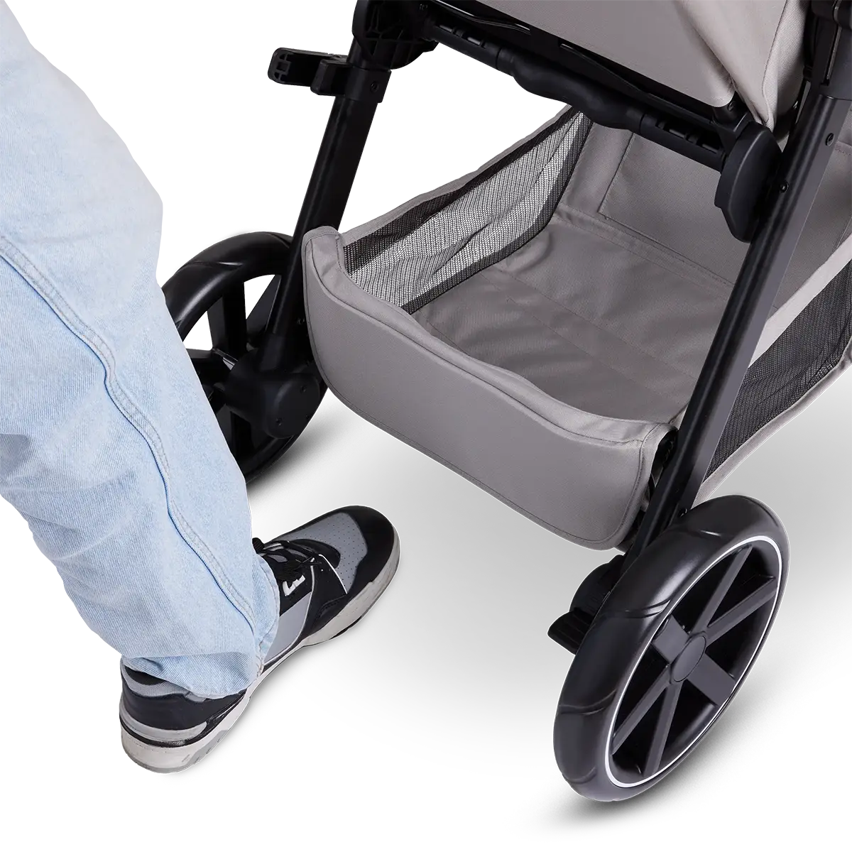 Dużo miejsca na nogi podczas pchania