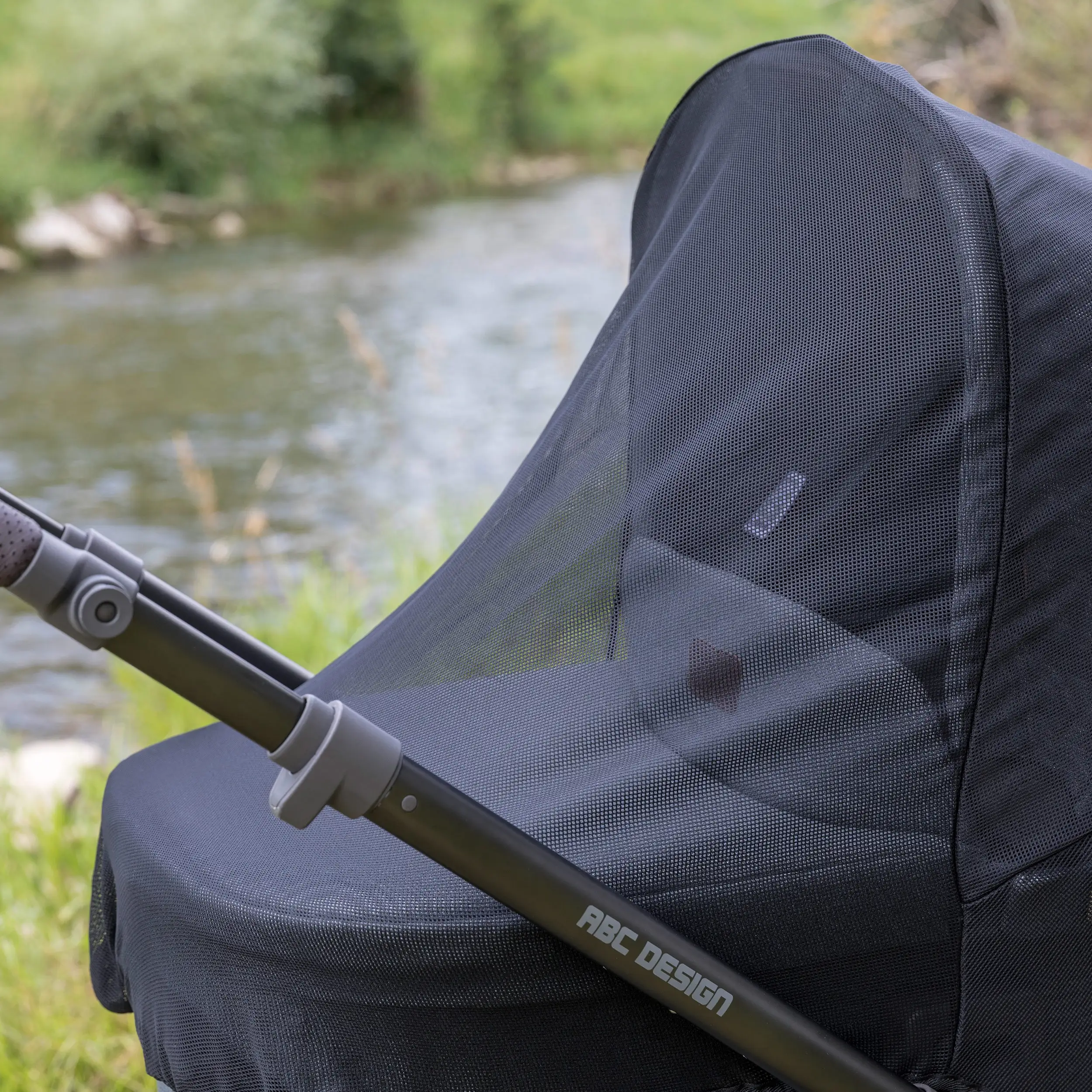 Uniwersalna moskitiera